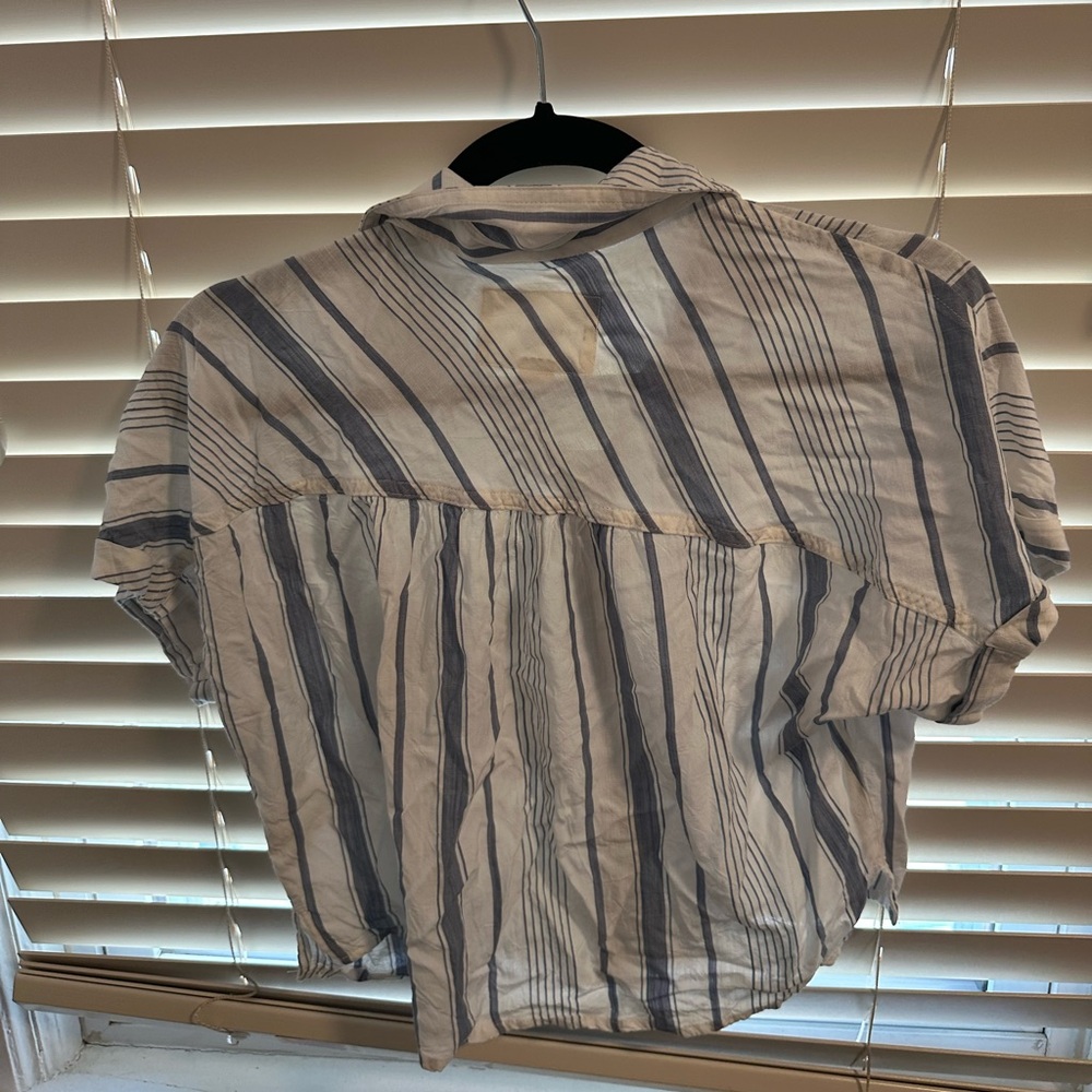 Aeropostale cropped stripe shirt